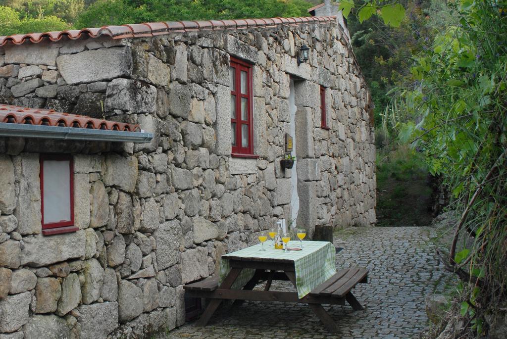 Casas Da Ribeira Guest House Seia Exterior photo